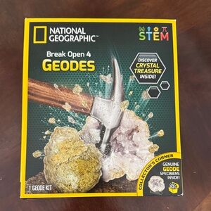 National Geographic Geode Discovery Kit - Yellow & Green Box